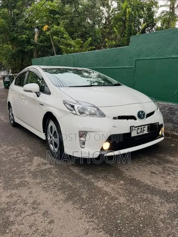 Toyota Prius S LED 2015