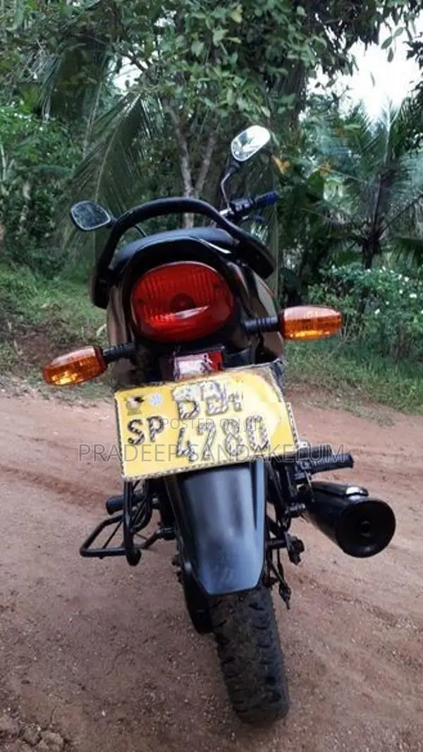 Bajaj CT100 2016