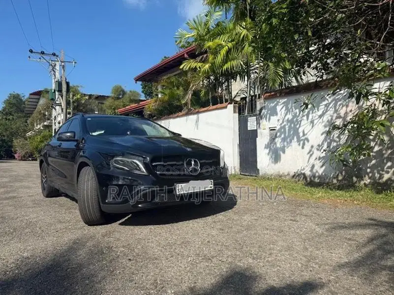 Mercedes Benz GLA 200 2015