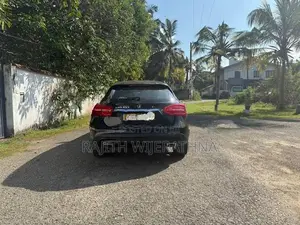 Mercedes Benz GLA 200 2015