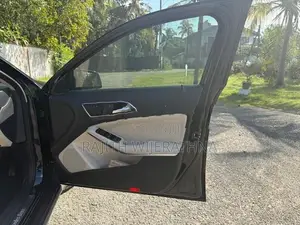 Mercedes Benz GLA 200 2015