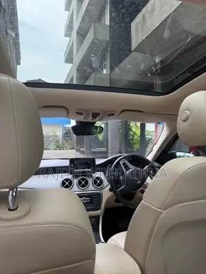 Mercedes Benz GLA 200 2015
