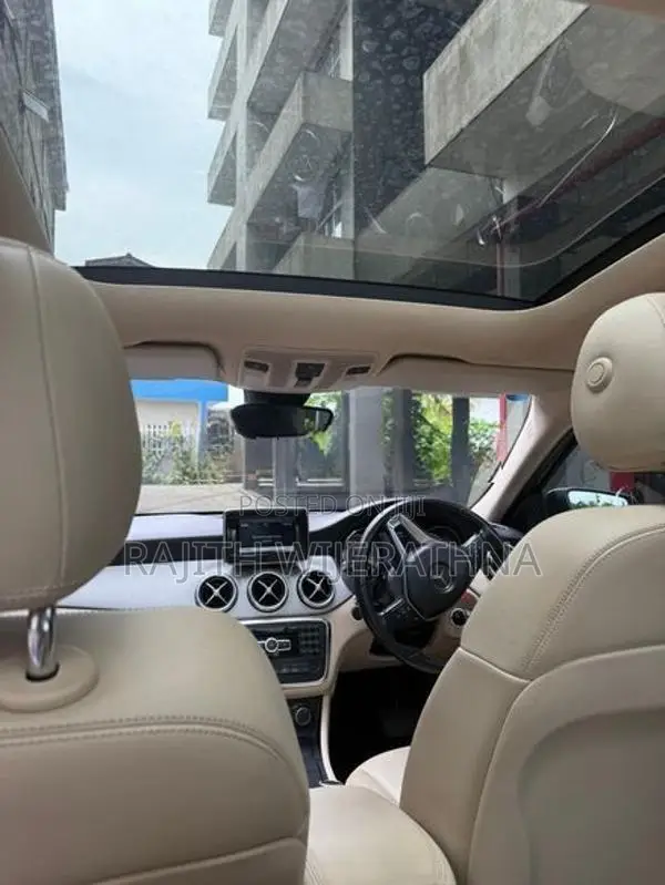 Mercedes Benz GLA 200 2015