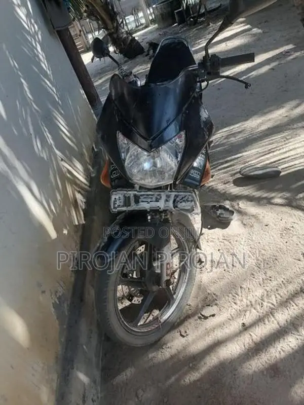 Honda CB223S 2006