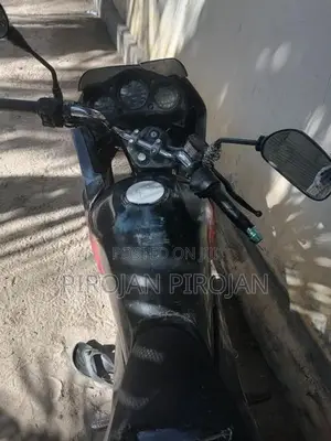 Honda CB223S 2006