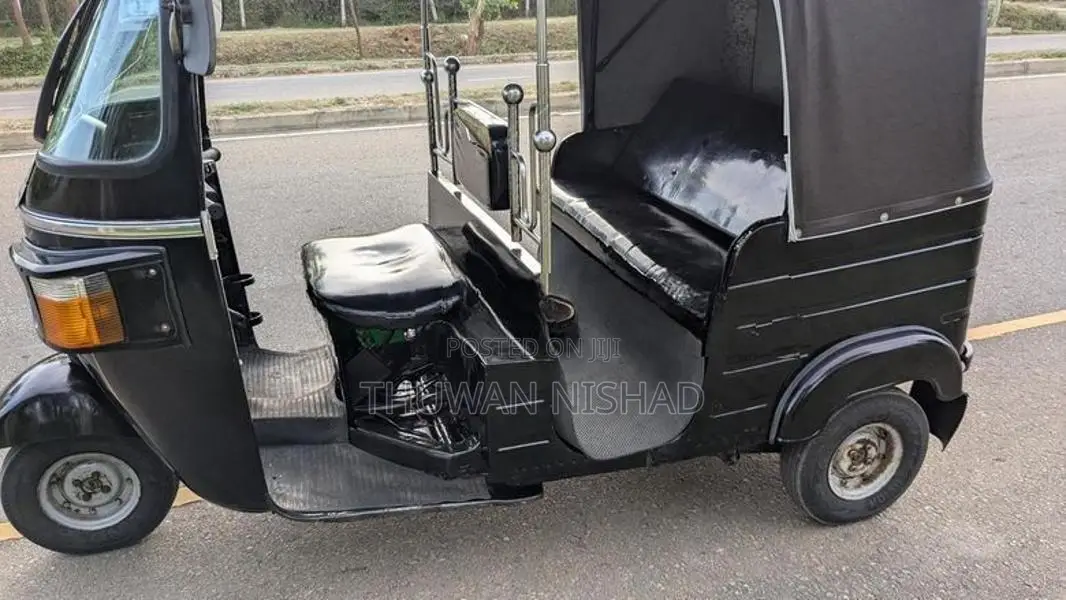Bajaj RE 2015