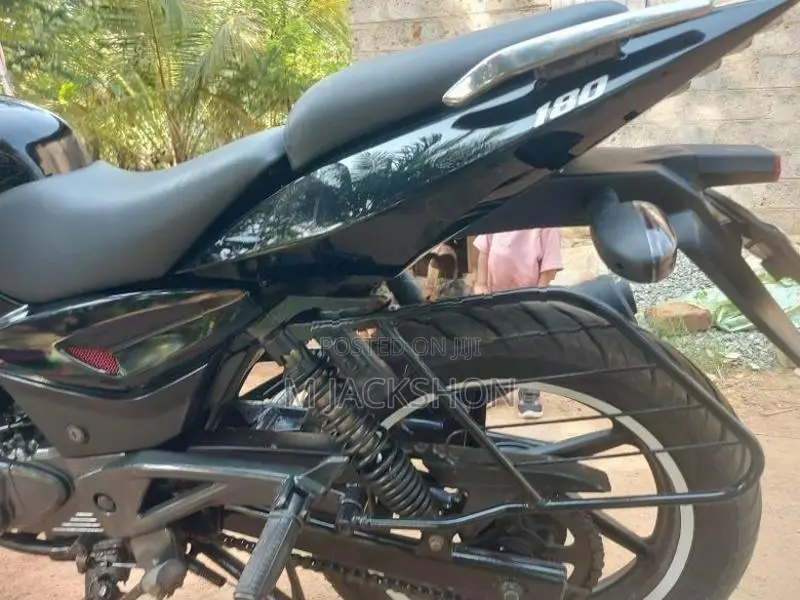 Bajaj Pulsar 180 2010