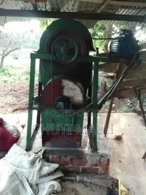 පොල්ලෙලි කපන යන්ත්‍රය