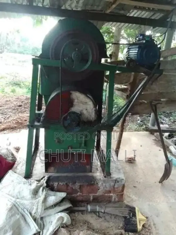 පොල්ලෙලි කපන යන්ත්‍රය