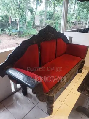 Kaluwara sofa