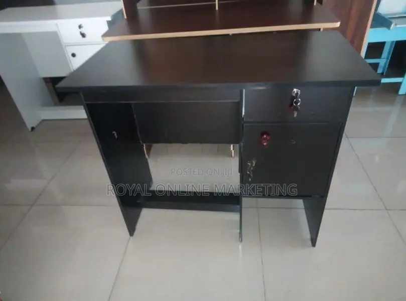 Black Office Table (Q-18)