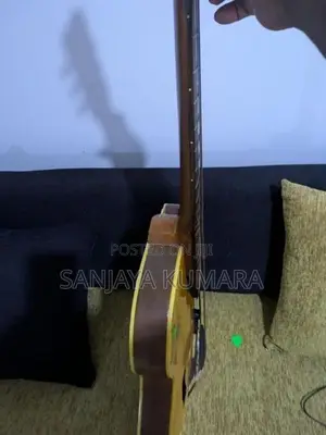Box Guitar