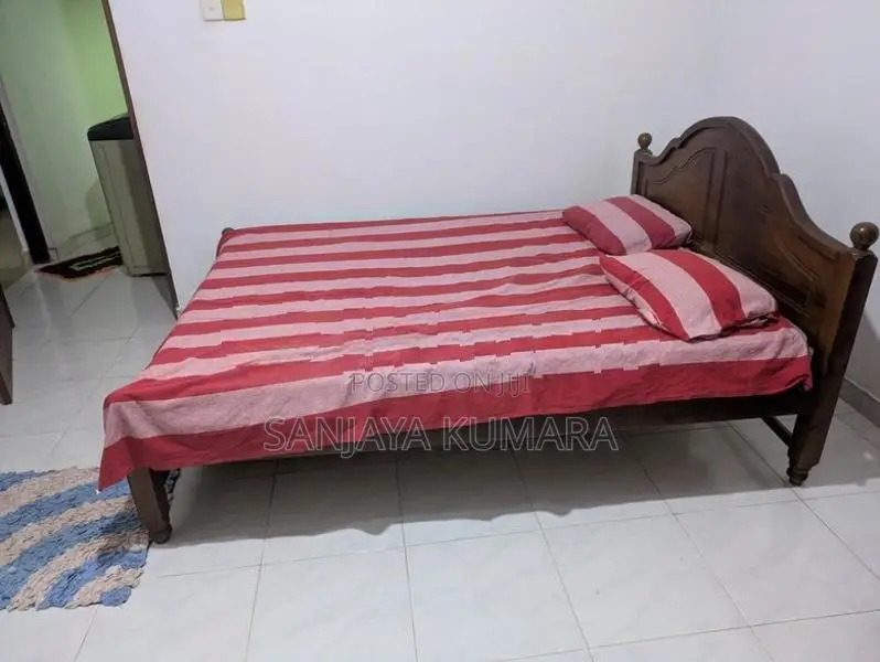 Teak Bed With Metters ( 6 x 5 )