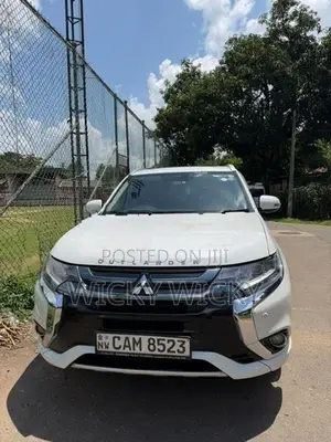 Mitsubishi Outlander PHEV 2015