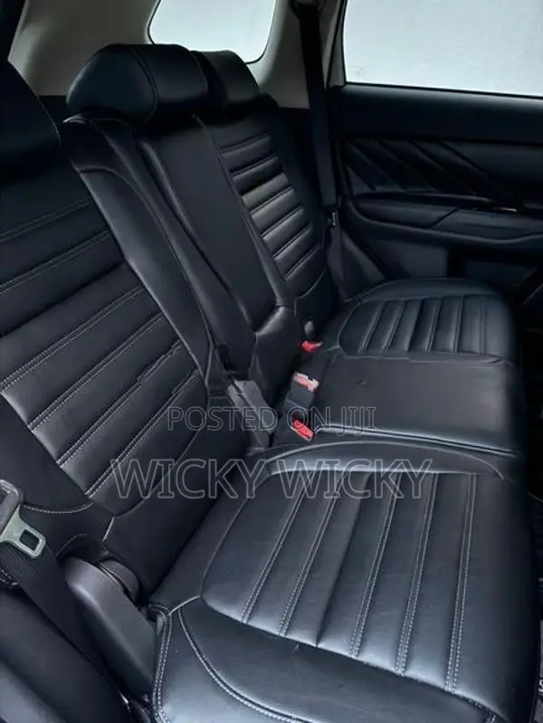 Mitsubishi Outlander PHEV 2015