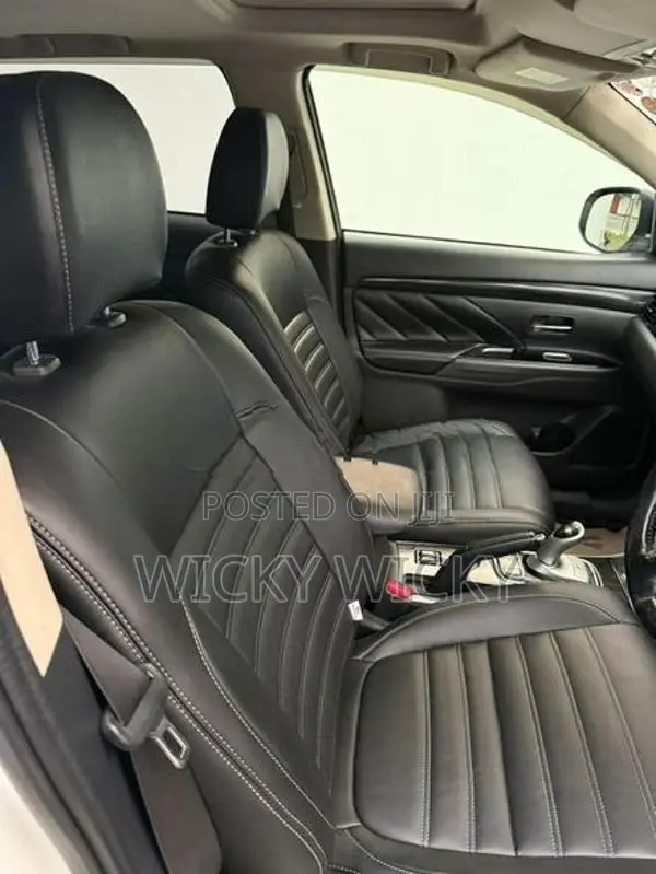 Mitsubishi Outlander PHEV 2015