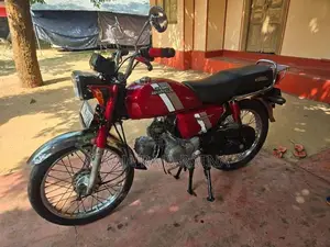 Hero CD 100 2004