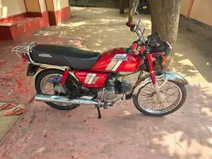Hero CD 100 2004