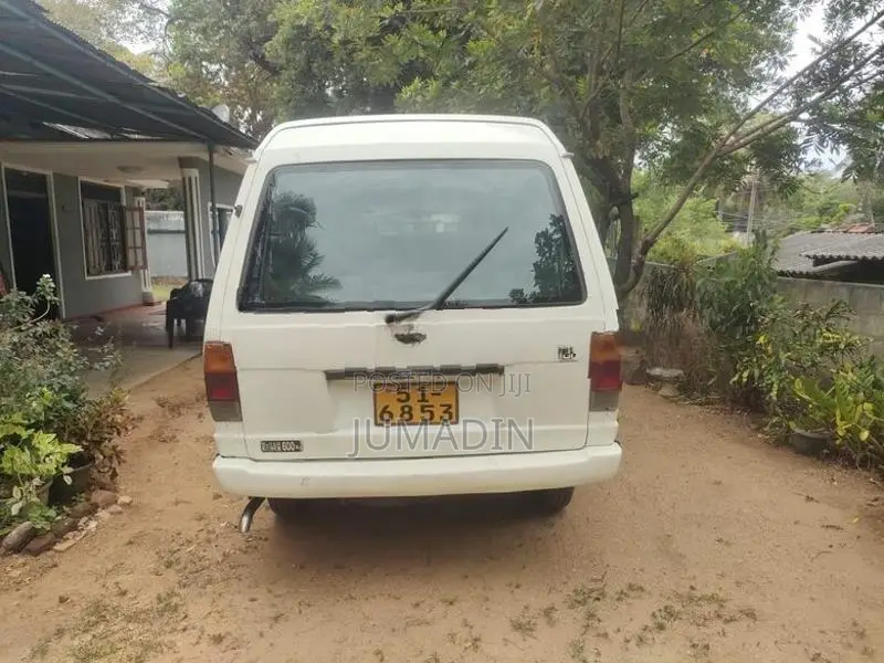Nissan Vanette 1986