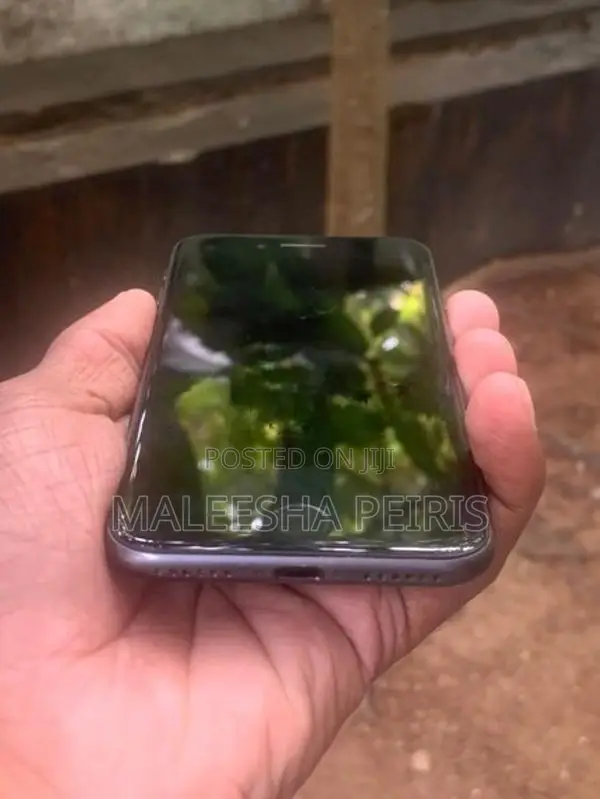 Apple iPhone 8 (Used)