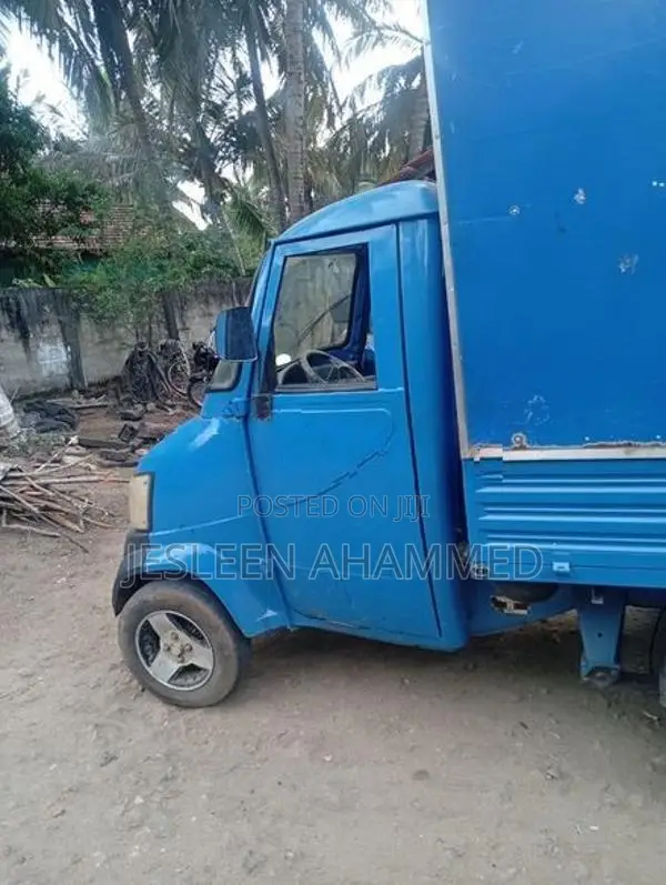 Mahindra Gio Lorry 2010