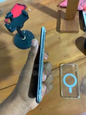 Apple iPhone XS (Used)