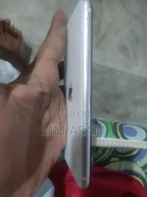 Apple iPhone SE (Used)