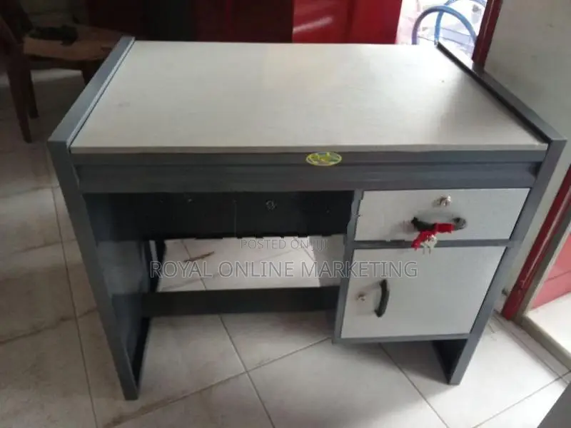 Steel Cashier Table (M-19)