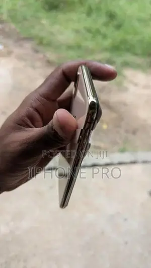 Apple iPhone XS (Used)