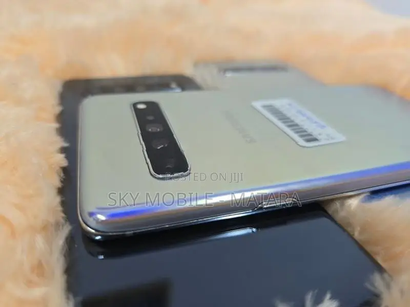 Samsung Galaxy S10 5G 256GB (Used)