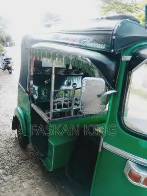 Bajaj RE 2017