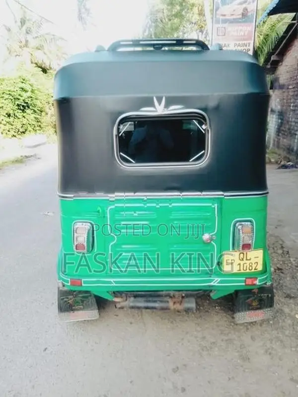 Bajaj RE 2017