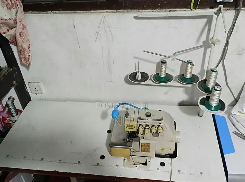 Siruba Overlock Machine