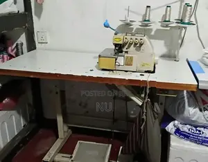 Siruba Overlock Machine