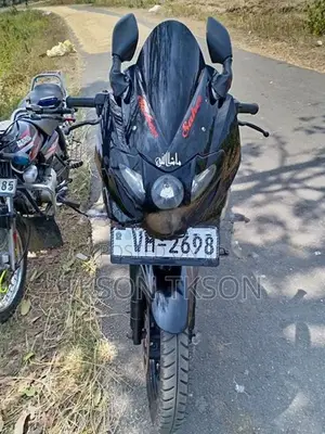Bajaj Pulsar 220F 2010
