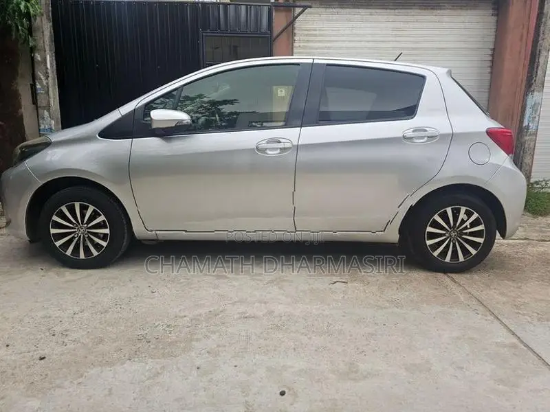 Toyota Vitz 2015
