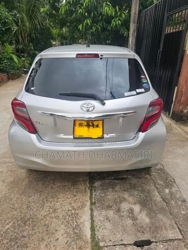Toyota Vitz 2015