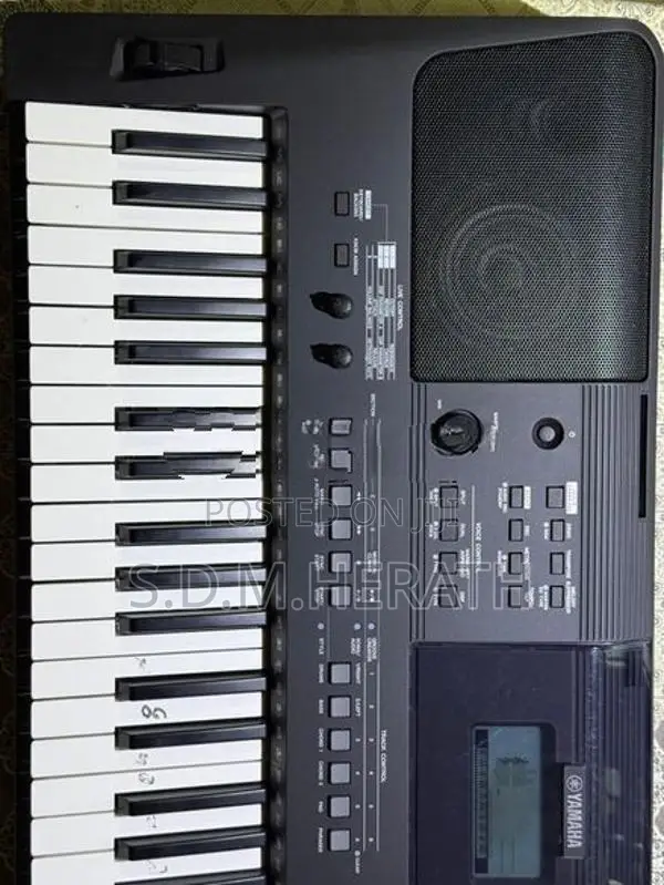 Yamaha PSR E463 Keyboard