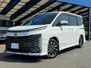 Toyota Voxy 2025