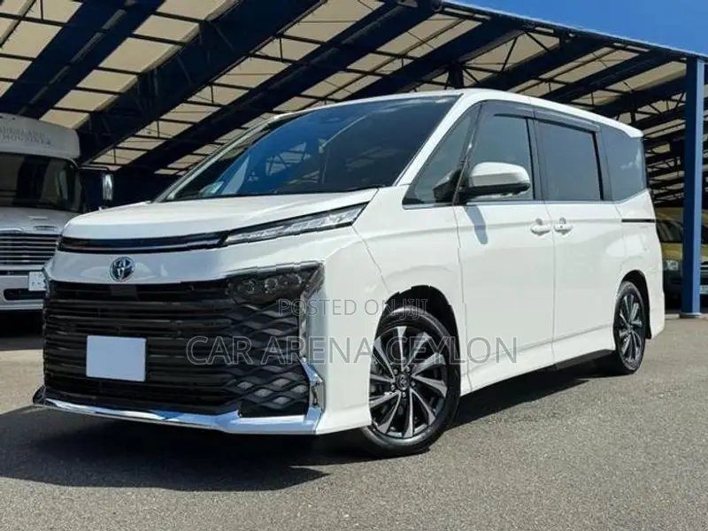 Toyota Voxy 2025