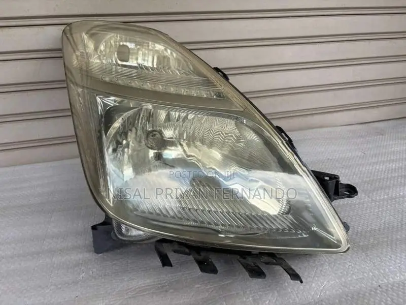Toyota Prius Head Light