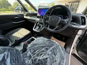 Toyota Voxy 2025