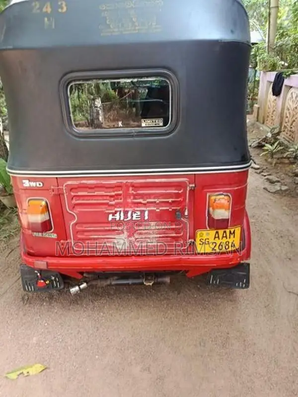 Bajaj RE 2015
