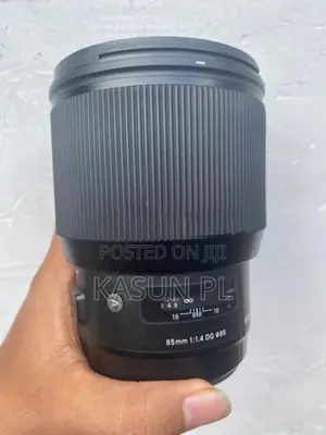Sigma 85mm f1.4 art lens .canon mount