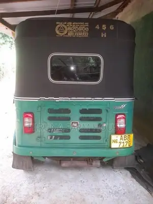 Bajaj RE 2018