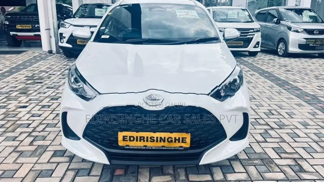 Toyota Yaris X Grade Pearl White 2024