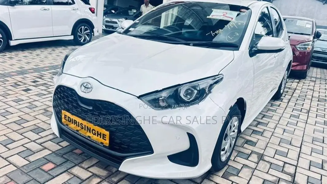 Toyota Yaris X Grade Pearl White 2024