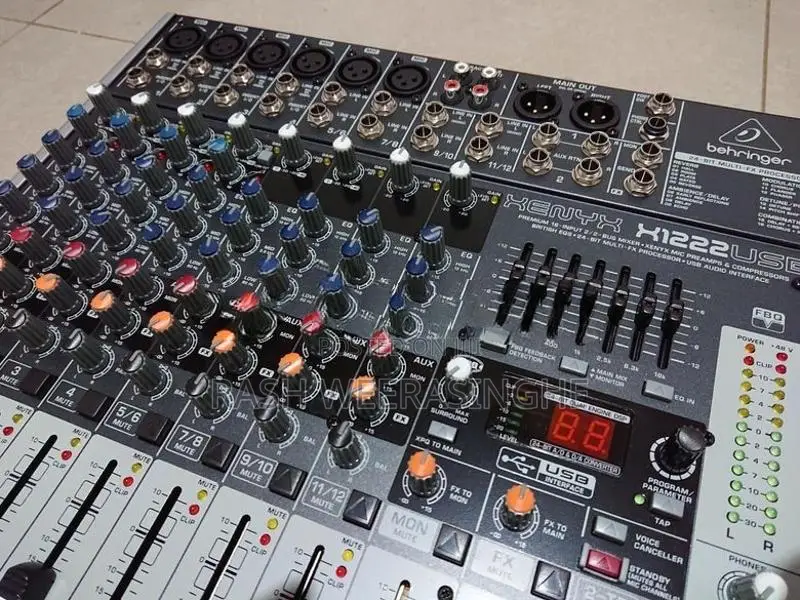 Behringer XENYX X1222 USB Mixer
