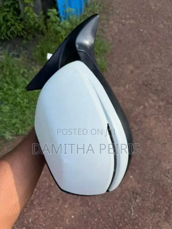 Honda vezel side mirror