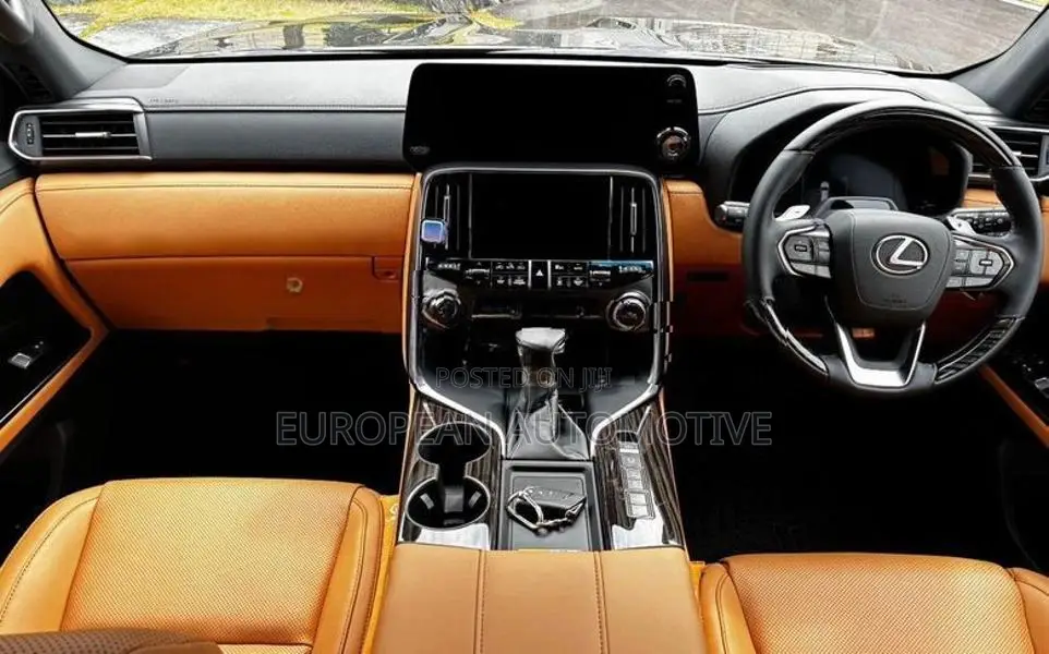 Lexus LX600 2025